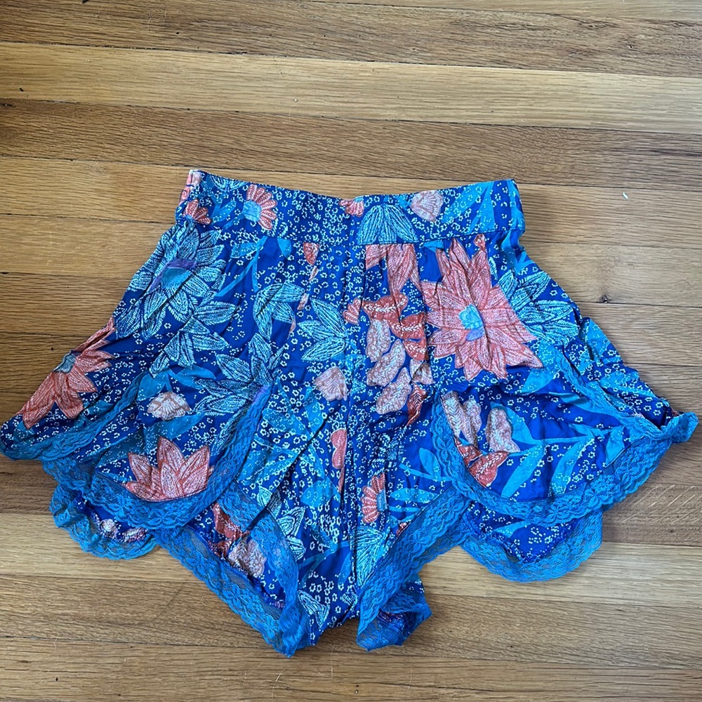 Urban Outfitters shorts size XS